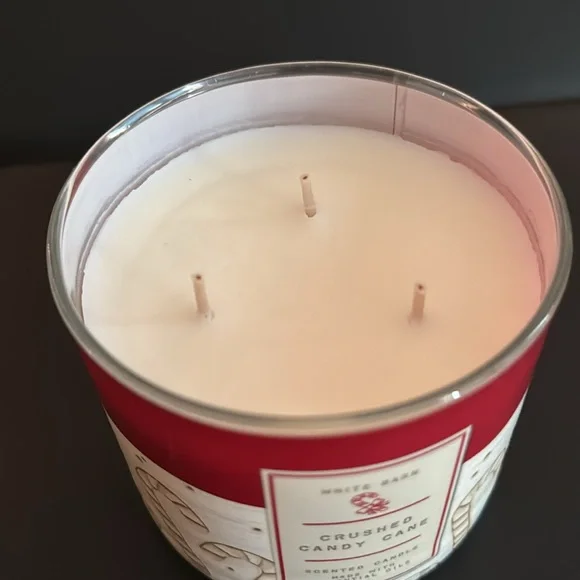 NEW: CRUSHED CANDY CANE - Winter Bath & Body Works Candle Holiday Peppermint - Picture 4 of 10